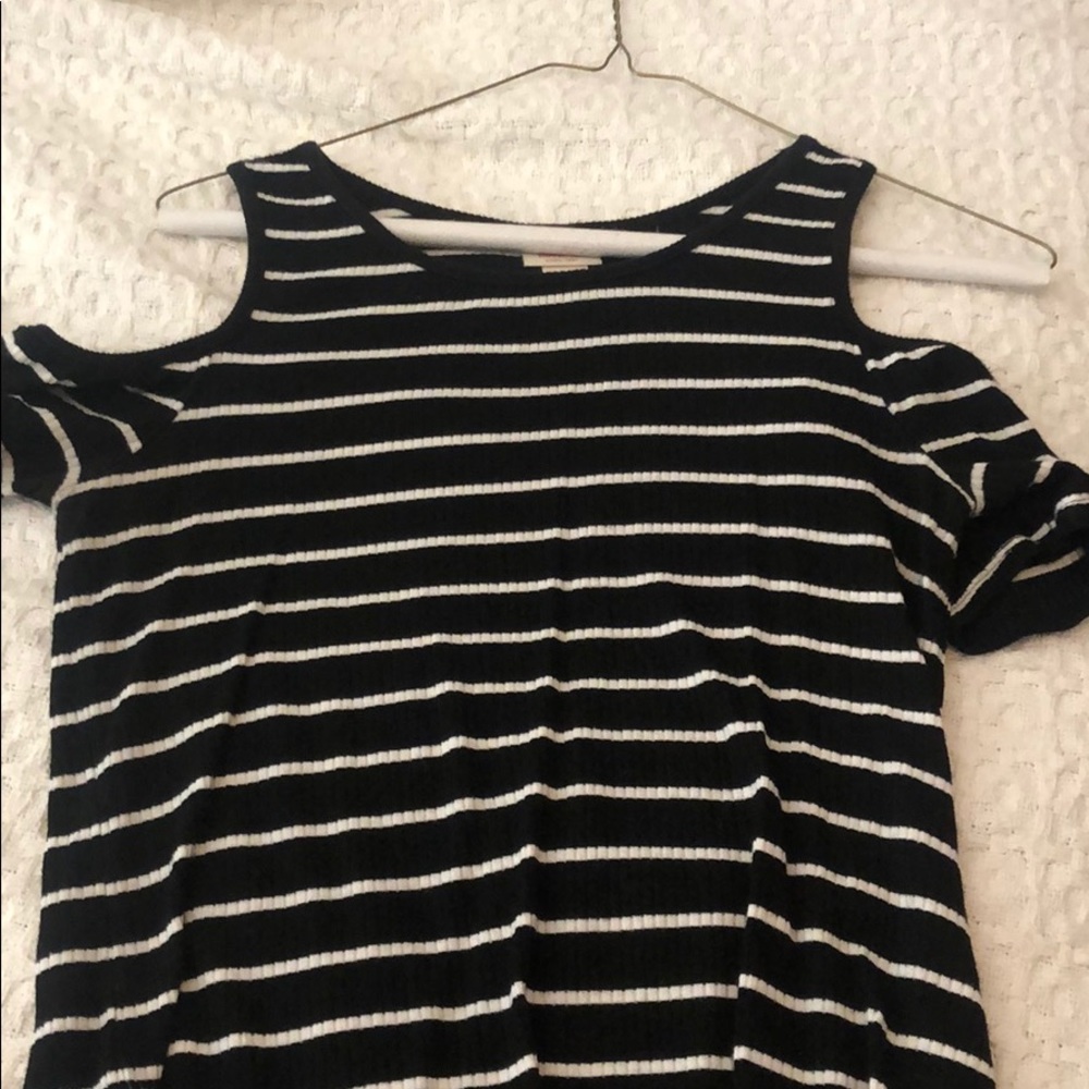 Off the shoulder black and white tank